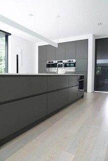 Wood floor color through out Kitchen Appliances Luxury, Gray And White Kitchen, Best Kitchen Designs, White Modern Kitchen, Grey Kitchens, Luxury Kitchens, Grey Kitchen, Trendy Kitchen, Black Kitchens