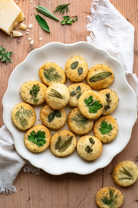 Savory Gifts, Parmesan Cookies, Rosemary Cookies, Savory Cookies, Savoury Biscuits, Savory Herb, Fine Cooking, Recipes Appetizers And Snacks, Cookie Calories