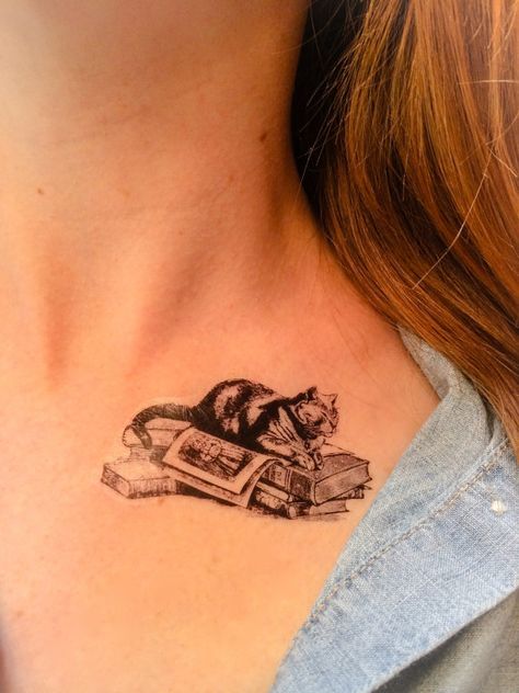 Cat Lover Tattoo, Books Tattoo, Tattoo Printer, Bookish Tattoos, Literary Tattoos, Cat Book, Tattoos For Lovers, 4 Tattoo, Cat Tattoo Designs