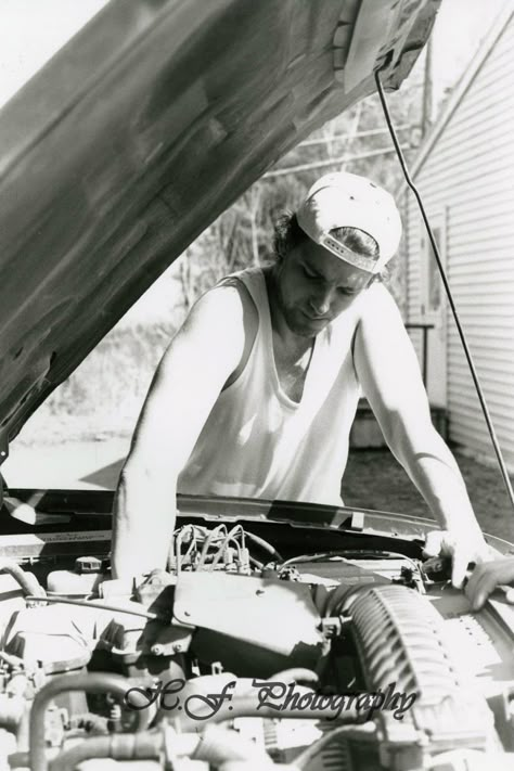 Mechanic Photoshoot Men, Car Mechanic Photography, Car Fixing Aesthetic, Repairman Aesthetic, Mechanic Fixing Car, Car Mechanic Aesthetic Male, Fixing Cars Aesthetic, Mechanic Senior Pictures, Mechanic Aesthetic Men