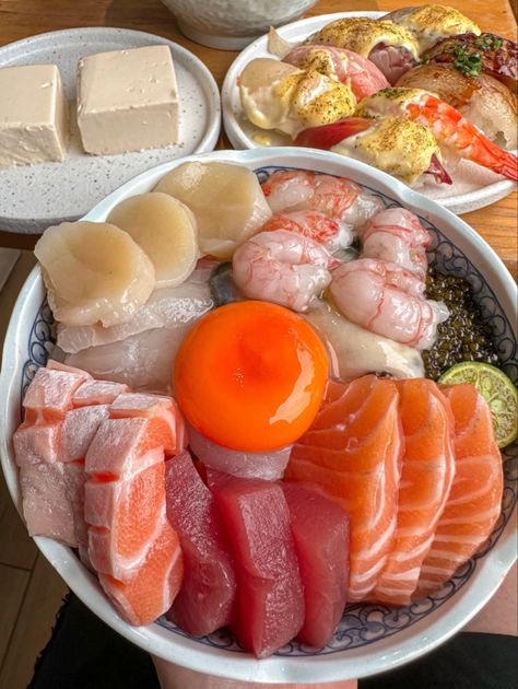 Aesthetic Sushi, Sushi And Sashimi, Better Gut Health, Sushi Bowl, Yummy Comfort Food, Japan Food, Food Is Fuel, Food Obsession, Cafe Food