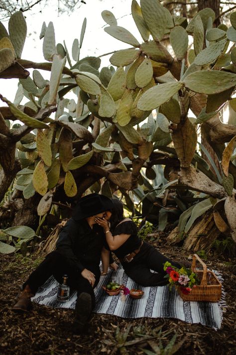 Latino Engagement Photos, Mexico City Couple Pictures, Mexican Engagement Photos, Latino Wedding, Vintage Mexican Wedding, Mexico City Wedding, Mexican Inspiration, Chicano Park, Wedding Mexico