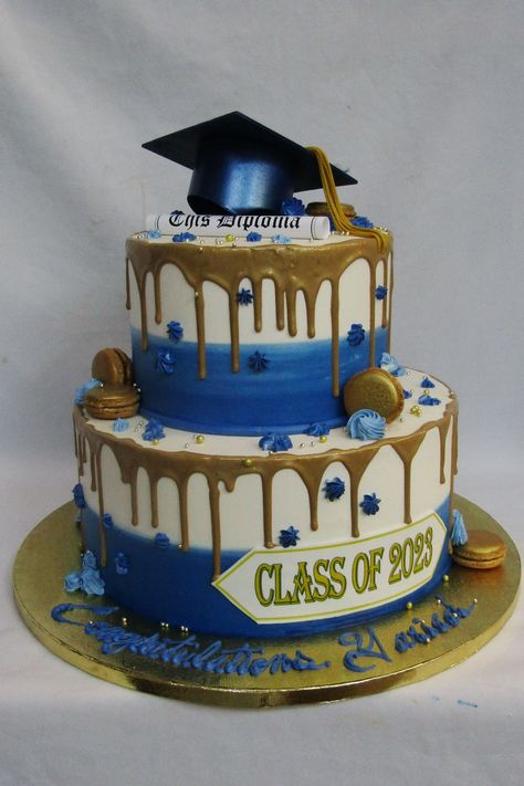 🎓🎂 Calling all graduates! Make your special day even sweeter with a custom graduation cake. Place your order now to guarantee availability. #OrderEarly #GraduationCelebration #CakesByCremedelaCreme #CakeSeattle Simple Graduation Cakes, High School Graduation Cakes, Boys Graduation Party, Cookie Deserts, Boy Graduation, Graduation Cake, Graduation Celebration, Graduation Cakes, Custom Cake