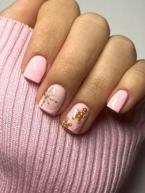 Baby Pink Gingerbread Nails Pink Red Xmas Nails, Pink Christmas Nails Gingerbread Man, Cute Christmas Nail Inspo Short, Pink Red Holiday Nails, Pink Christmas Gel Nails Short, Cute Short Square Christmas Nails, Girls Holiday Nails, Cute Nail Ideas For School Short, Tropical Christmas Vacation Nails