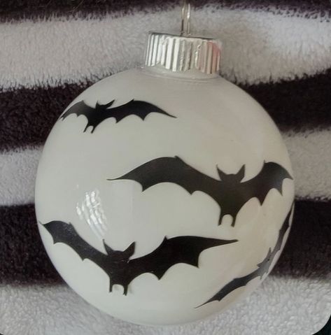 Gothic Christmas Decorations, Spooky Ornaments, Bat Ornaments, Horror Ornaments, Merry Gothmas, Halloween Christmas Ornaments, Witchy Products, Halloween Ornaments Diy, Hail Santa