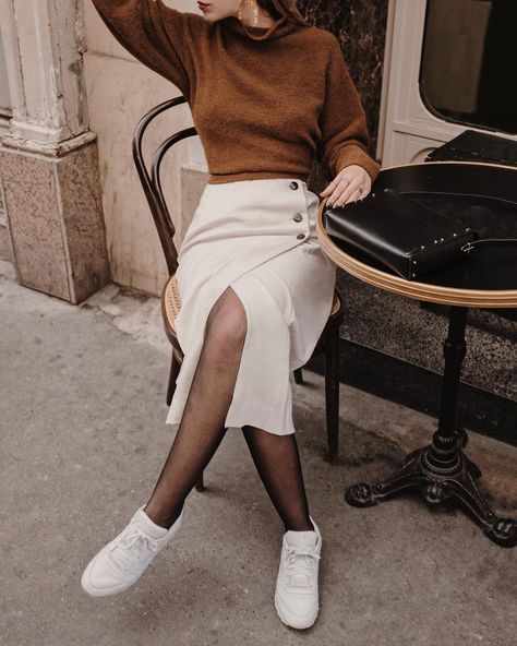 Audrey Rivet, Cozy Ootd, Perfect White Blouse, Aritzia Skirt, Button Midi Skirt, Rayon Skirt, Nice Things, Women Skirts Midi, White Blouse