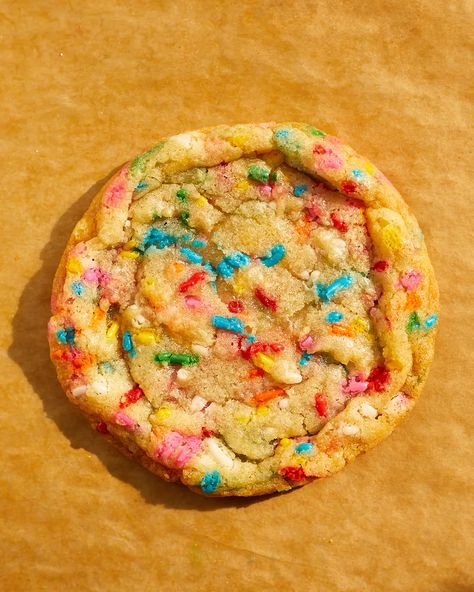 Confetti Cookies | easygayoven Confetti Cookies Recipe, Confetti Desserts, Confetti Recipes, Sugar Cookies Sprinkles, Confetti Cake Cookies, Funfetti Recipes, Sprinkle Cookies Recipe, Edible Recipes, Sugar Cookies With Sprinkles