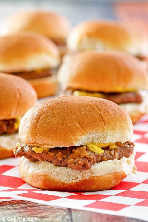 Krystal Burger Recipe Copycat, Copycat Krystal Burgers, Homemade Krystal Burgers, Krystal Burgers Recipe Sliders, Krystal Burgers, Krystal Restaurant, Krystal Burger, Fast Food At Home, Delicious Burger Recipes