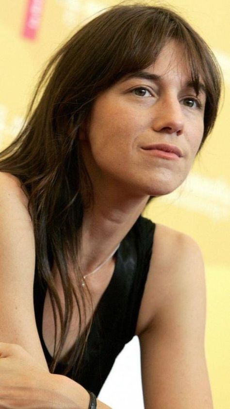 Saltomon (@Saltom0n) / X Charlotte Gainsbourg Hair, Charlotte Gainsbourg, Serge Gainsbourg, French Girls, Jane Birkin, Jane Fonda, French Actress, French Women, Haircuts With Bangs