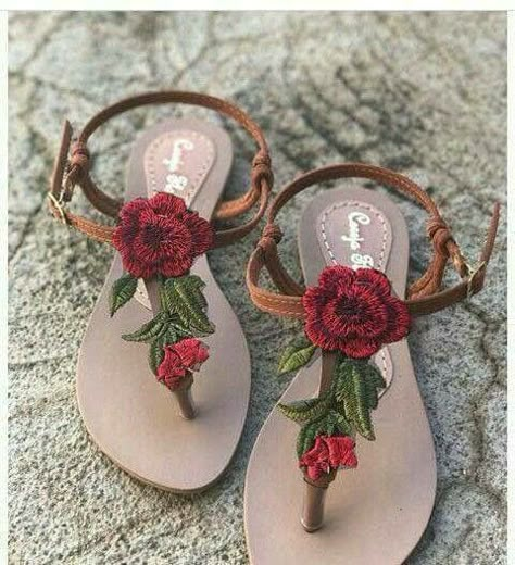 Vintage Inspiration, Shoe Closet, Crazy Shoes, On The Ground, Shoe Obsession, Shoe Lover, Shoe Game, Sandals Summer, Beautiful Shoes