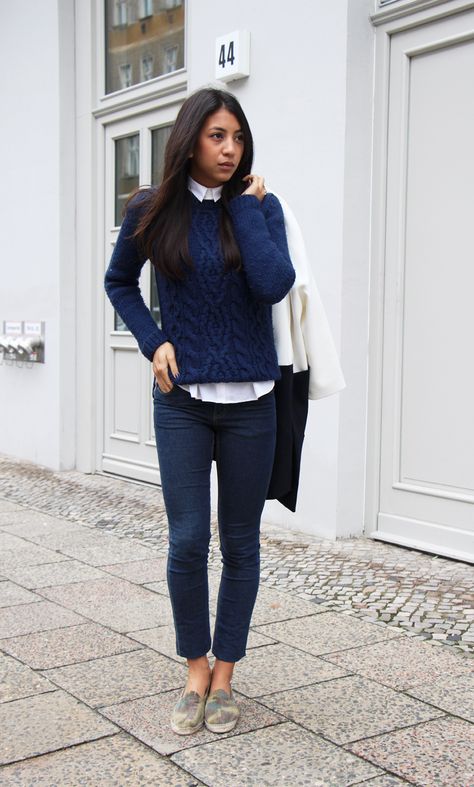 Sweater With Collared Shirt And Jeans, Jeans Shirt And Sweater Outfit, Cable Knit Sweater With Collared Shirt, Navy Chunky Sweater Outfit, Navy Sweater Outfit Winter, Collar Shirt And Sweater Outfit, Navy Blue Cable Knit Sweater Outfits, Jumper Over Shirt Outfit, White Collared Shirt Outfit Winter