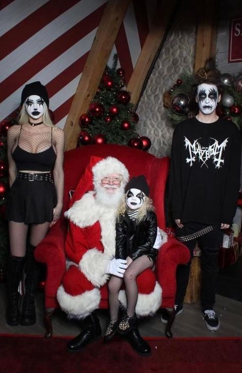 Goths With Santa, Christmas Filter, Punk Christmas, Goth People, Santa Pics, Alternative People, Alt People, Emo People, Goth Christmas