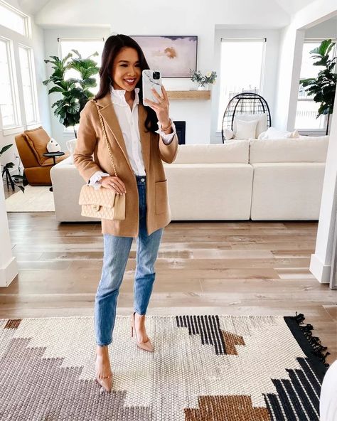 Sweater Blazer Outfit, Nude Sweater, Blazer Outfits Casual, Classic White Shirt, Business Casual Work, Blazer Outfit, Sweater Blazer, Open Front Sweater, Cream Sweater