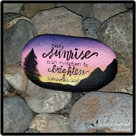 Sunrise Rock Painting, Sunrise Painted Rocks, Mountain Rocks, Inspirational Rocks, Sunrise Painting, Diy Rock Art, Crochet Wall Hangings, Painted Rock Ideas, Painted Rocks Diy