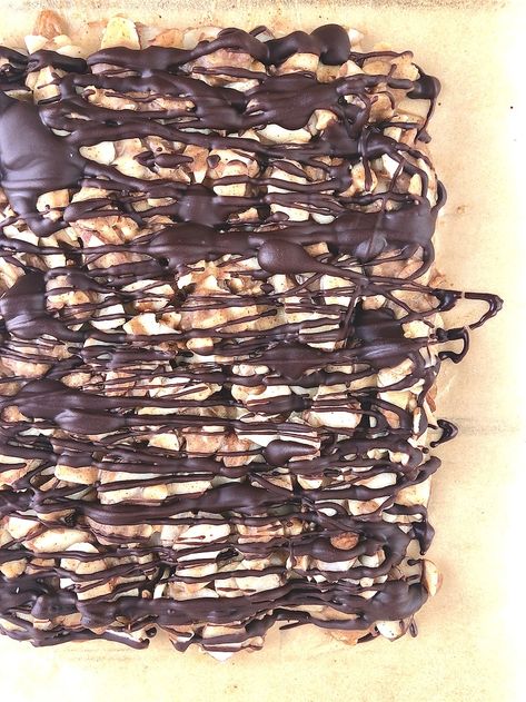 Keto Chocolate Almond Bark Sliced Almonds Recipes, Almond Desserts, Low Carb Candy, Keto Holiday, Keto Candy, Low Carb Sweeteners, Coconut Almond, Keto Friendly Desserts, Low Carb Chocolate