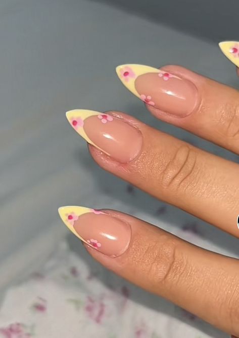 Fun French Nails Almond, Classy Almond Nails French Tips, Medium Almond Nails Designs Spring, Simple Vacation Nails Almond, Nails To Go With Yellow Dress, Cute Summer Nails 2024, Two Tone French Tip Nails, Nails Almond Spring, Milky Nails