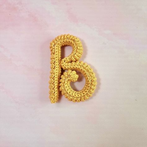 lettres au crochet Crochet Alphabet Letters, Crochet Alphabet, Crochet Letters, Le Crochet, Lettering Alphabet, Free Pattern, Alphabet, Sewing, Crochet