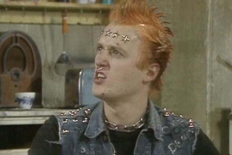 IT’S been almost 40 years since The Young Ones first aired on the BBC – and one of the actors looks completely unrecognisable since appearing on the show. First airing in 1982, the classic British sitcom revolved around the hilarious lives of four grubby students sharing a house – but things didn’t always go as […] The Young Ones Tv Show, Ade Edmondson, Jonathan Creek, 80s Hits, 80s Actors, Midnight Runners, British Sitcoms, Rik Mayall, The Young Ones