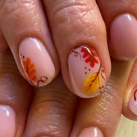 Fall Nails Leaf Design, Leaves Nail Art Designs, Autumn Wedding Nails, Leaves Nail Designs, Fall Leaves Nail Designs, Autumn Leaf Nails, Autumn Leaves Nails, Fall Nails With Leaves, Fall Nails Thanksgiving