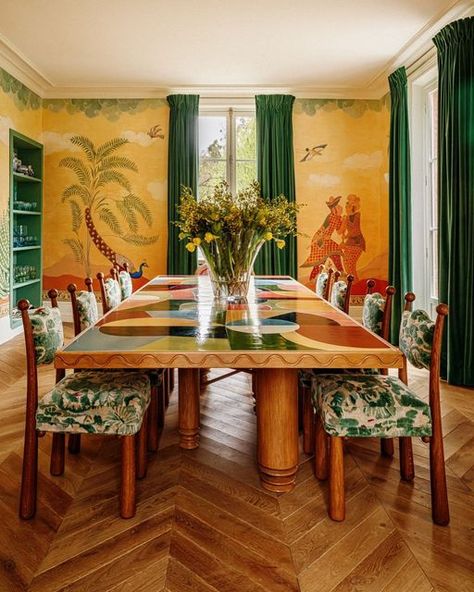 French Countryside Home, Modern Maximalism, Laura Gonzalez, Classic Kitchen Cabinets, Countryside Kitchen, Olive Green Walls, American Interior, Furniture Trends, Classic Kitchens