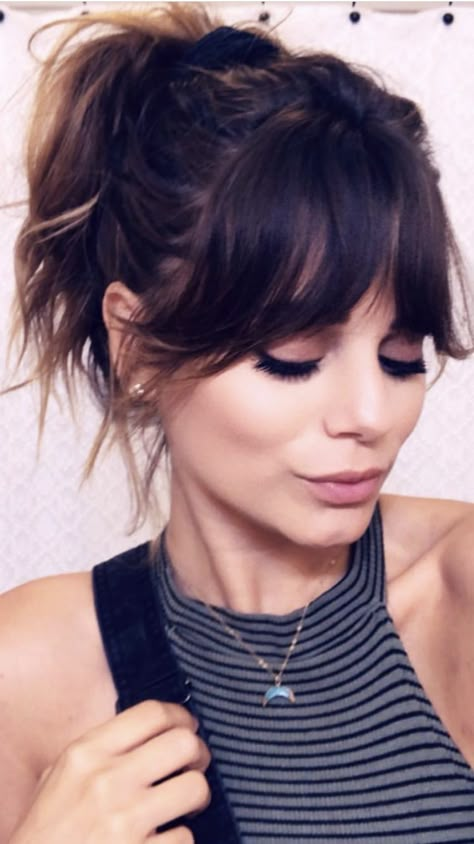 Haïr Style For Medium Hair With Bangs, Dark Hair Lob With Bangs, Growing Out Bangs With Short Hair, Hair Up Fringe, Fringe Hairstyles 2023, Thick Bangstyle Hair Medium, Modern Fringe Haircut, Medium Hair With Fringe Bangs, Boho Hairstyles With Bangs