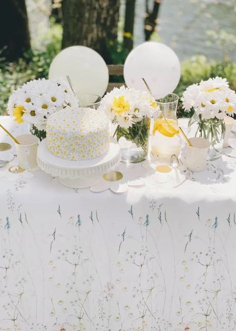 Another outdoor baby girl shower idea that is fun and pretty. The daisy flower is a beautiful small flower that comes in white and yellow color.

#BabyGirlShower
#BabyShowerIdeas
#GirlBabyShower
#BabyGirlCelebration
#ShowerDecor
#BabyGirlParty
#MomtoBe
#BabyShowerInspiration
#BabyGirlTheme
#SweetBabyShower White Birthday Theme Decoration, Daisy Themed Party, Daisy Party Decorations, Girl Shower Ideas, Baby Girl Shower Ideas, Daisy Theme, Bittersweet Colours, Daisy Baby Shower, Hamster Habitat