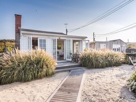 Montauk House, Renovated Cottage, Beach House Garden, Coastal Living Magazine, Cottages By The Sea, Montauk Ny, White Shiplap Wall, Watch The Sunset, Cottage By The Sea