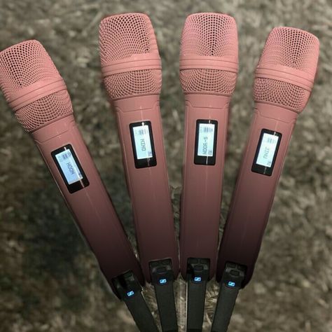 Actually microphones belong winner and original mics white But while i was editing i think blackpink and bp meaning about 2 color Twice Microphone Color, Blackpink Microphone, Blackpink Mic, Colorful Microphone, Black Pink Microphone, White Microphone, Music Mic, Music Supplies, Stage Equipment