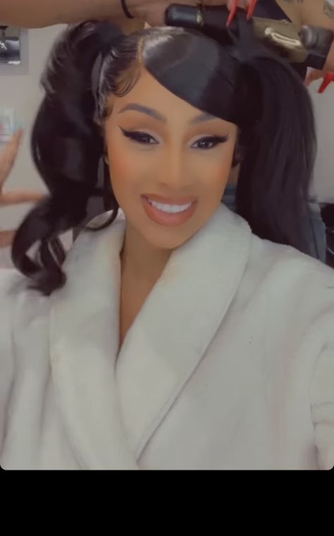 Melania Hair, Cardi Hairstyles, Cardi B Hairstyles, Glitter Nike, Dream Hairstyles, Flawless Face Makeup, Cardi B Photos, Performance Hairstyles, Pretty Babe