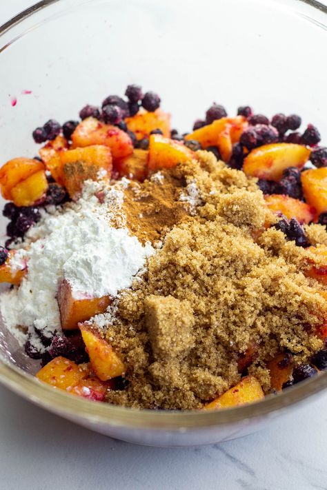 Peach Blueberry Crisp, Easy Summer Dessert Recipes, Easy Summer Dessert, Frozen Peaches, Blueberry Crisp, Peach Blueberry, Peach Crisp, Fruit Crisp, Blueberry Desserts