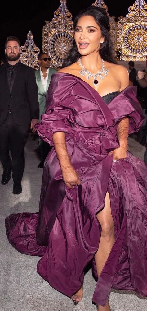 Kim K Dresses, Posh Dresses, Kim Hair, Dolce Gabbana Alta Moda, Purple Gown, Kim Kardashian Outfits, Kim K Style, Kardashian Outfit, Purple Gowns