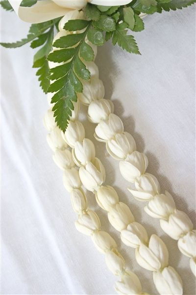 pikake (jasmine) lei for bride Puakenikeni Lei, Pikake Lei, Asian Jasmine, Pikake Flower, Wedding Lei, Hawaiian Leis, Flower Lei, Hawaiian Lei, Lavender Fragrance