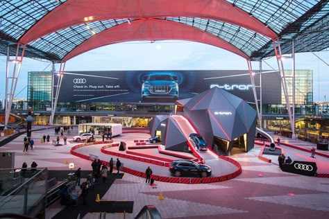 Electric Audi, Audi Etron, Car Expo, Munich Airport, College Architecture, Architecture Mapping, Audi E Tron, Car Display, Event Booth