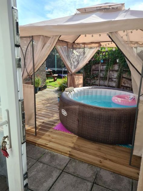 Outdoor Blow Up Hot Tub Ideas, Hot Tub Garden Ideas Small Backyards, Blow Up Hot Tub, Inflatable Hot Tub Ideas Backyard, Plant Pot Painting Ideas, Plant Pot Painting, Pot Painting Ideas, Oasis Garden, Tiny Patio