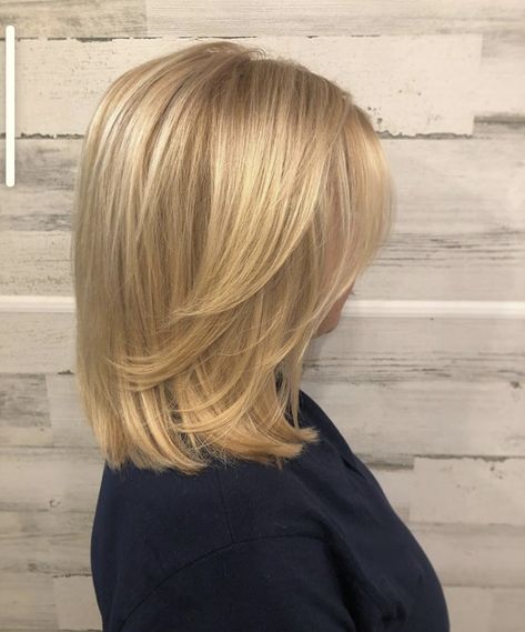 Long Bangs Medium Hair Shoulder Length, Framing Shoulder Cut, Trendy Hair 2023, Short Blonde Hair Layers, Blonde Mid Length Hair With Layers, Butterfly Layers Hair Short, Short Blonde Hair With Layers, Mid Short Hair, Bob With Long Layers