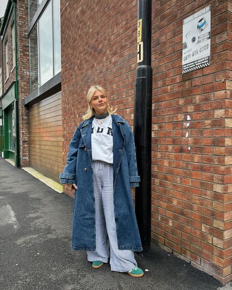 This outfit felt like pyjamas and a dressing gown and i’m here for it x Jacket gifted from @anthropologieeu 💓 Striped Jacket Outfit, Denim Trench Coat Outfit, Bob Blonde Hair, Everyday Spring Outfits, Trench Coat Outfit Spring, Trench Outfit, Mid Size Outfits, Bob Blonde, Spring Styling