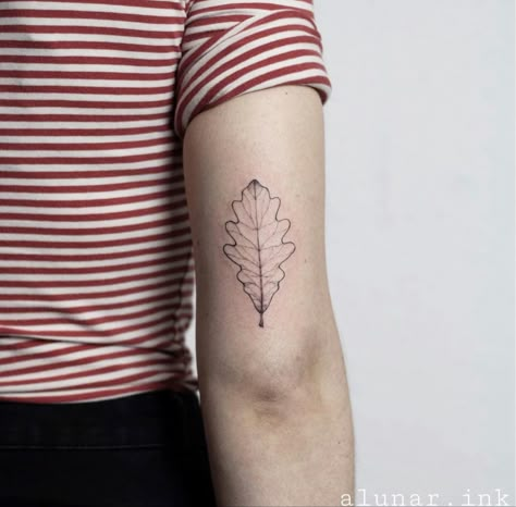 Oak Leaf Logo, Oak Tree Leaf Tattoo, Oak Leaves Tattoo, Oak Leaf Tattoo, Jake Tattoo, Foliage Tattoo, Oak Leaf Tattoos, Acorn Tattoo, Blatt Tattoos