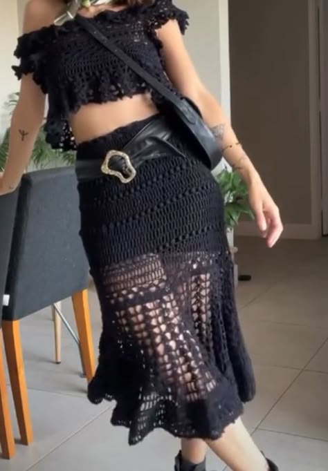 Crochet Fashion Trends 2025, Black Crochet Skirt, Crochet Lace Skirt, Crochet Fashion Trends, Top En Crochet, Crochet Sets, Autumn Crochet, Sundress Summer, Crochet Skirts