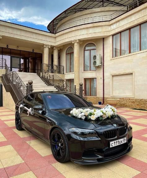 Aesthetic Places Background, Skyline Wedding, Just Married Car, Luxury Cars Range Rover, Bridal Car, Wedding Car Decorations, Dream Cars Bmw, Sweetheart Table Wedding, Wedding Cars