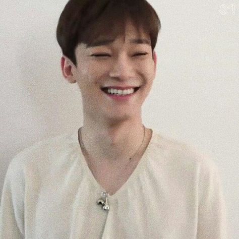 #exo #aesthetic #chen Exo White Aesthetic, Chen Smile, Chen Aesthetic, Boy Korea, Eye Smile, Exo Aesthetic, Chen Exo, Exo Music, Angel Boy