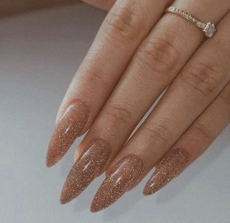 Bronze Nails Designs, Autumn Nails Design, Ongles Beiges, Shiny Nails Designs, Nye Nails, Acrylic Nails Nude, Glitter Manicure, Nails Autumn, Glittery Nails