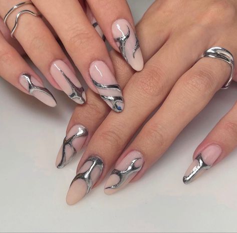 molten metal nails Metallic Acrylic Nails Designs, Chrome Drip Nail Art, Metal Silver Nails, Aurora Chrome Nail Art, Nail Art Designs Metallic, Metal Gel Nails, Edgy Long Nails, Nail Art Designs Edgy, Dripping Nails Design