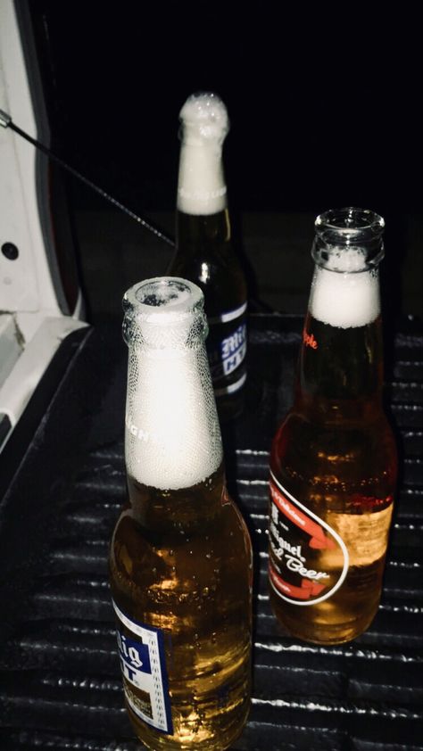 flavored beer Beer Aesthetic Tumblr, Sanmiglight Beer Picture, Beer With Friends Night, Beer Aesthetic Drinking Night, Beer Aesthetic Drinking, Beer Instagram Story, Soju Drinks, Beer Aesthetic, Avengers Tower