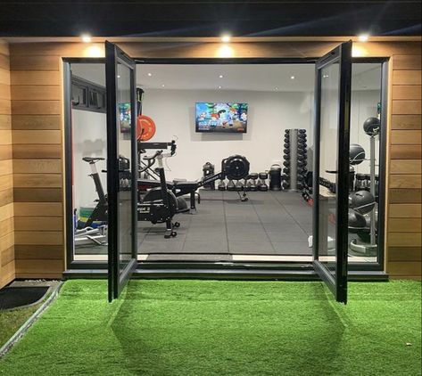 Outbuilding Gym, Gym At Home Design, Gym In Shed, Summer House Gym, She Shed Gym, Gym Garden Room, Garden Gym Room, Backyard Gym Shed, Outdoor Gym Ideas Backyards