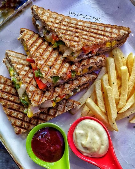 Veg Sandwich Photography, Grilled Sandwich Photography, Veg Grilled Sandwich, Sandwich Photography, Toaster Recipes, Veg Sandwich, Veg Pizza, Veg Restaurant, Food Aesthetics