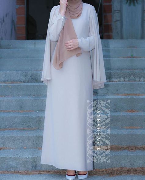 Annah_hariri Annah Hariri, Muslim Women Clothing, Dress Muslimah, Hijab Trends, Mode Abaya, Muslim Fashion Dress, Muslim Outfits, Muslim Dress, Abaya Designs