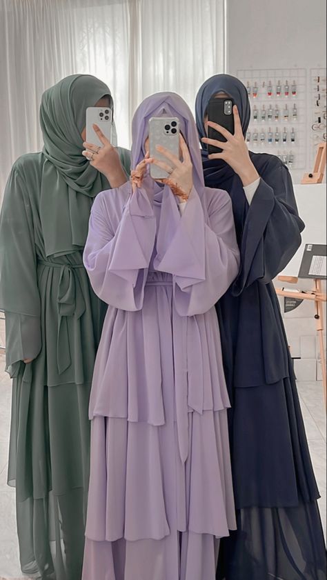 Matching Hijab Outfit, Abaya Modest Fashion, Modest Abaya Aesthetic, Matching Abayas Friends, Borka Design Muslim Stylish, Abaya Aesthetic Pictures, Muslim Girls Outfit, Four Sisters Aesthetic, Muslim Women Hijab Aesthetic