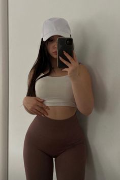 Thick Body Outfits, Hourglass Outfits, Looks Hip Hop, Curvy Body Types, Gymwear Outfits, Pear Body, Pear Body Shape, Body Outfit, Ideal Body