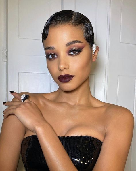 Maroon Dress Makeup, Burgundy Lipstick, Party Make-up, Dark Lipstick, Wedding Makeup Looks, Looks Black, Short Natural Hair Styles, Lily Collins, Celebrity Makeup