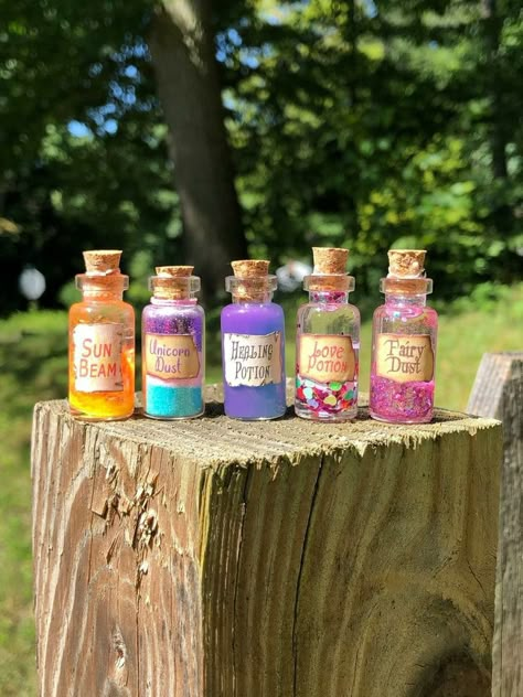 Potions For Kids, Magic Potion Bottles, Unicorn Dust, Healing Potion, Cumpleaños Harry Potter, Fairy Garden Birthday Party, Magic Potions, Halloween Potions, Festa Harry Potter